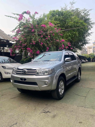 Toyota Fortuner 2011 2 cầu Bạc