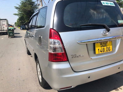 Toyota Innova Bạc