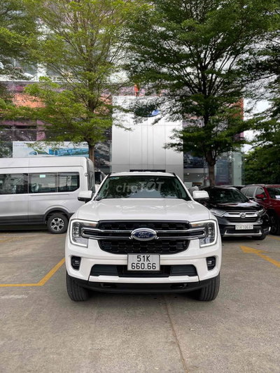 Ford Everest 2023 Ambiente Trắng 14000 km