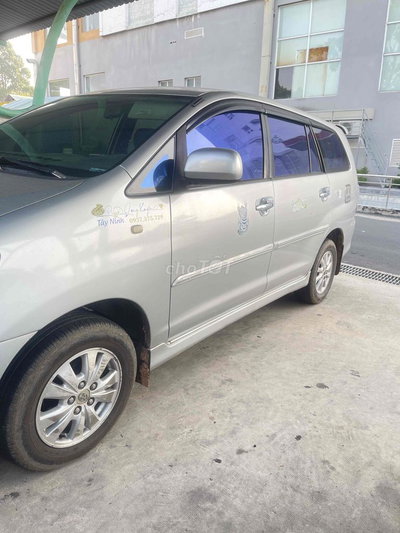 Toyota Innova 7 chỗ Bạc