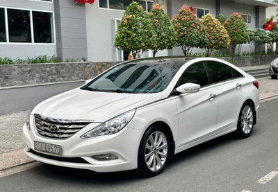 Hyundai Sonata Sedan hạng D Trắng