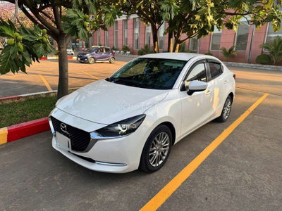 Mazda 2 Luxury Trắng 25000 km