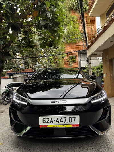 BYD M6 2025 bán gấp