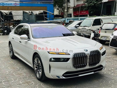 Xe BMW 7 Series 740i Pure Excellence 2023