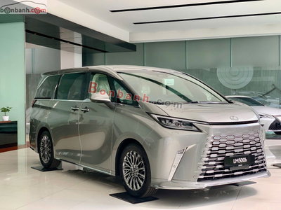 Xe Lexus LM 500h 2026