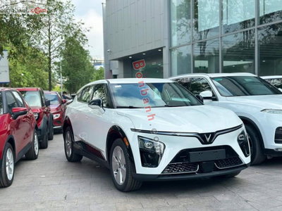 Xe VinFast VF7 Eco 2026