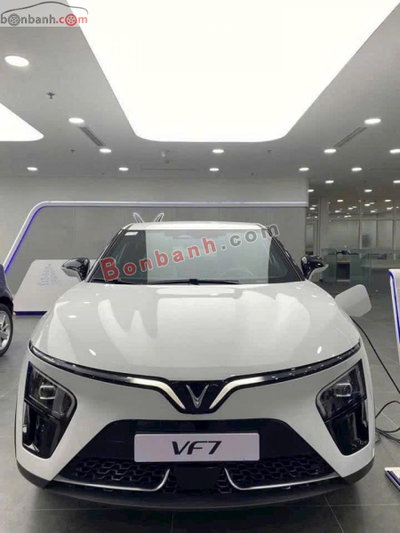 Xe VinFast VF7 Plus AWD 2026