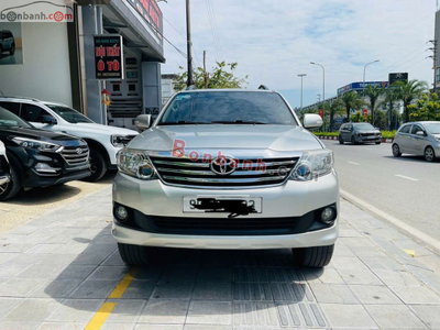Xe Toyota Fortuner 2.7V 4x2 AT 2014