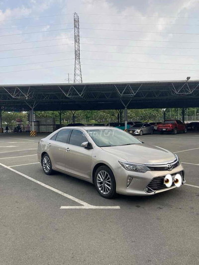 Toyota Camry 2018 2.5Q Vàng cát