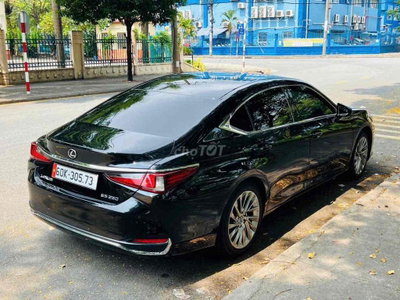 Lexus ES250 2019