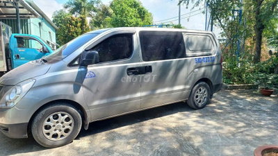 Hyundai Starex 2015 Bạc