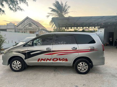 Toyota Innova 2010 Bản G Bạc