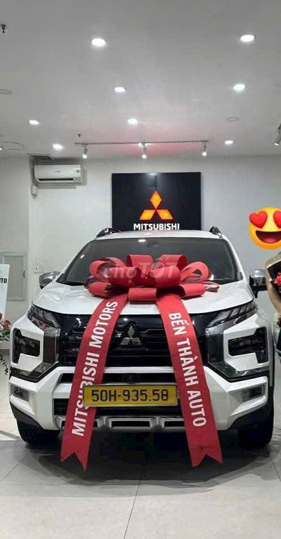 Mitsubishi Xpander Cross Trắng 1 vạn