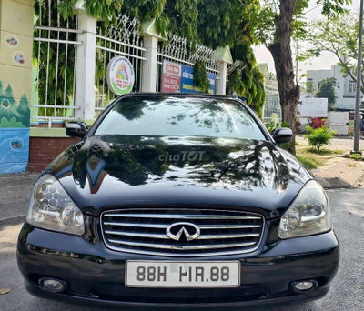 Infiniti Q45 xe sang của đại sứ quán