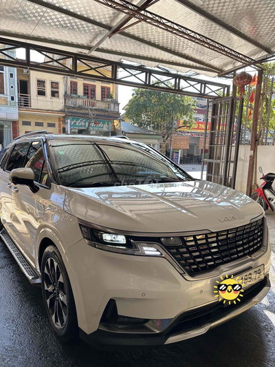 Kia Carnival 7 chỗ màu Trắng