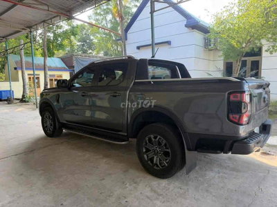 Ford 2023 32000 km Xám