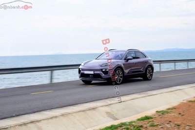 Xe Porsche Macan 4 EV 2024