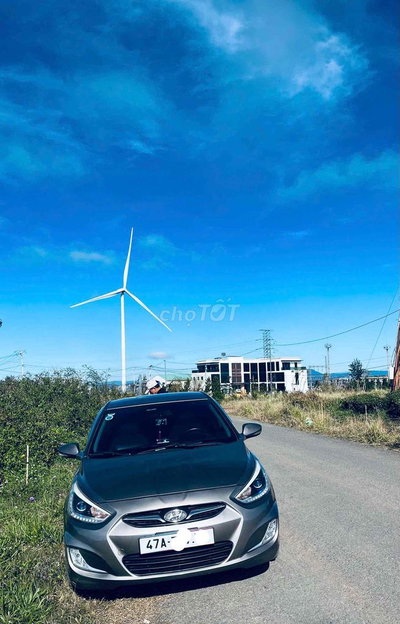 Hyundai Accent 2012 100.000 km Xám