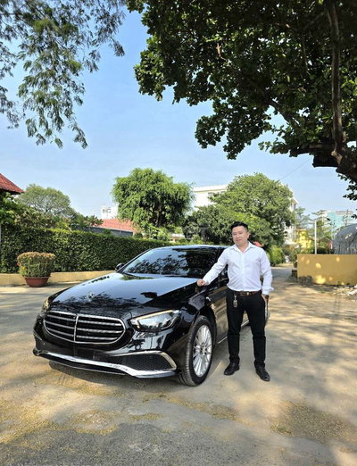 Mercedes-Benz E-Class Đen nâu