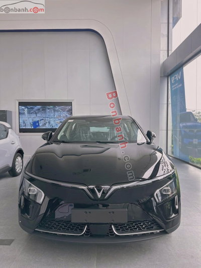 Xe VinFast VF7 Eco 2026