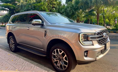 Ford Everest Titanium 4x2, đăng ký 4/2023, mới 95%