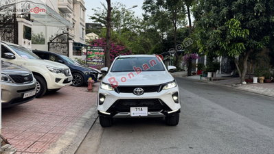 Xe Toyota Fortuner Legender 2.4L 4x2 AT 2022