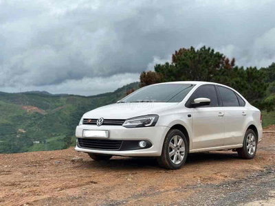 Volkswagen Polo Sedan 2015 Trắng chính chủ