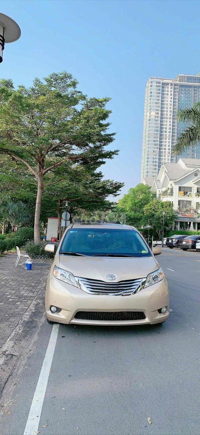 BÁN TOYOTA SIENNA 2012 – XE GIA ĐÌNH RỘNG, ÊM, BỀN