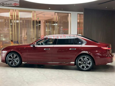 Xe BMW 7 Series 735i Pure Excellence 2026