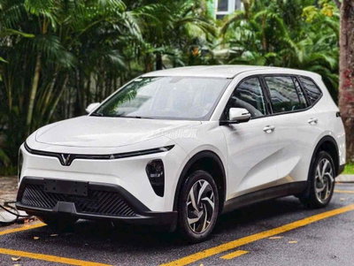 VinFast Limo Green Trắng