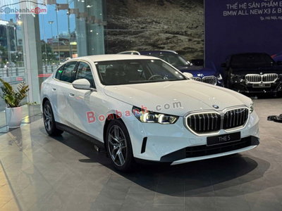 Xe BMW 5 Series 520i Premium 2025