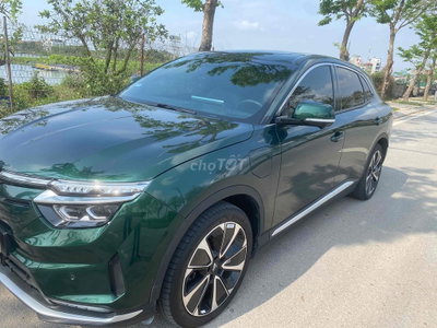 VinFast VF8 Plus Xanh rêu