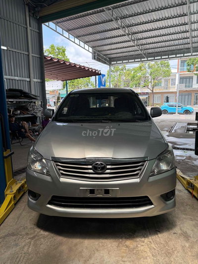 Toyota Innova 2013 2.0E - xe gia đình