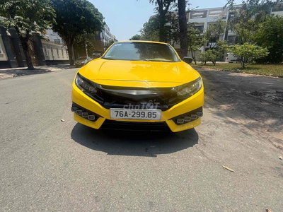 Honda Civic 2017 top màu Vàng