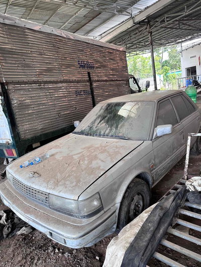 Nissan Bluebird 1988 Xám