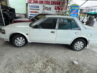 Nissan Bluebird 1988 Trắng