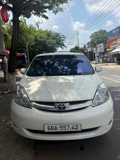Toyota Sienna LE Trắng