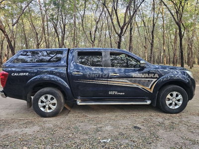 Nissan Navara Calibre Xanh đậm