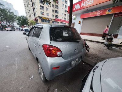 Mitsubishi Mirage Bạc 5 chỗ