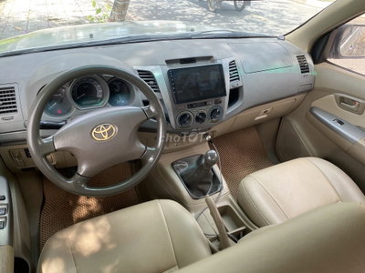 Toyota Hilux 2.5 MT 1 cầu Bạc