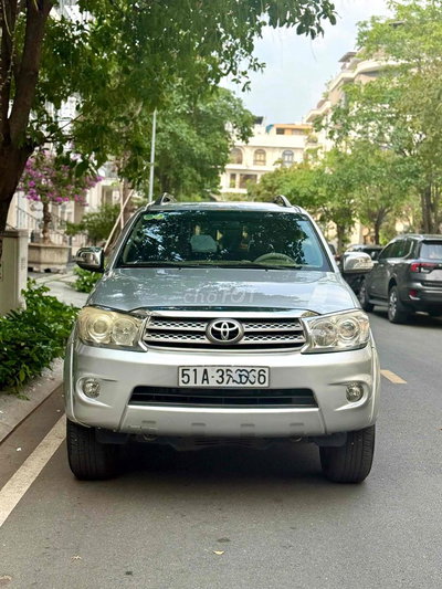 Toyota Fortuner 2010 Bạc 120.000 km
