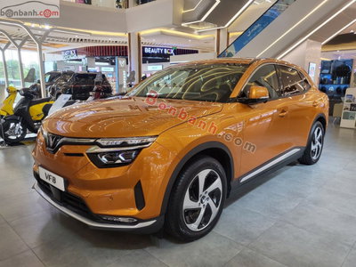 Xe VinFast VF8 Eco 2026