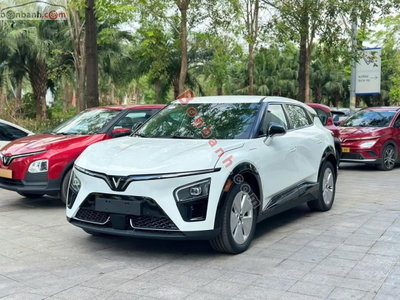 Xe VinFast VF7 Eco 2026
