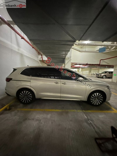 Xe Volkswagen Viloran Luxury 2024