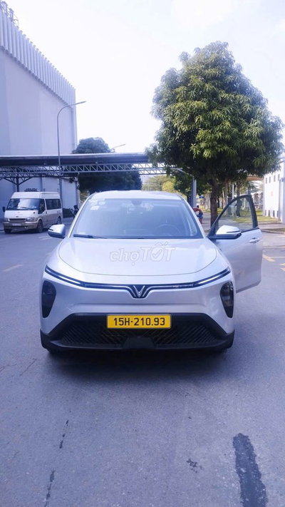 Cho thuê xe tự lái VinFast Limo Green