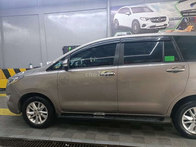Toyota Innova 2019 2.0E Ghi vàng
