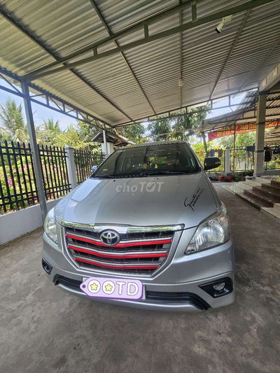 Toyota Innova Bạc