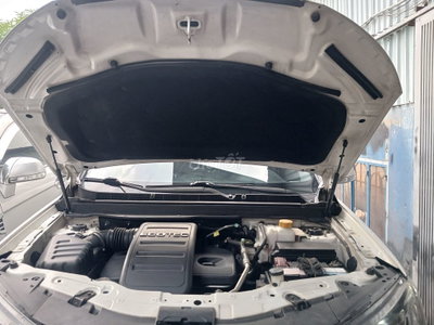 Chevrolet Captiva LTZ Trắng