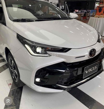 Toyota Vios màu Trắng 5 chỗ