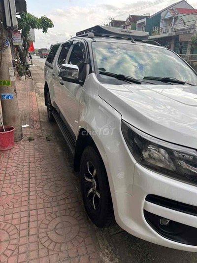 Chevrolet Colorado Trắng